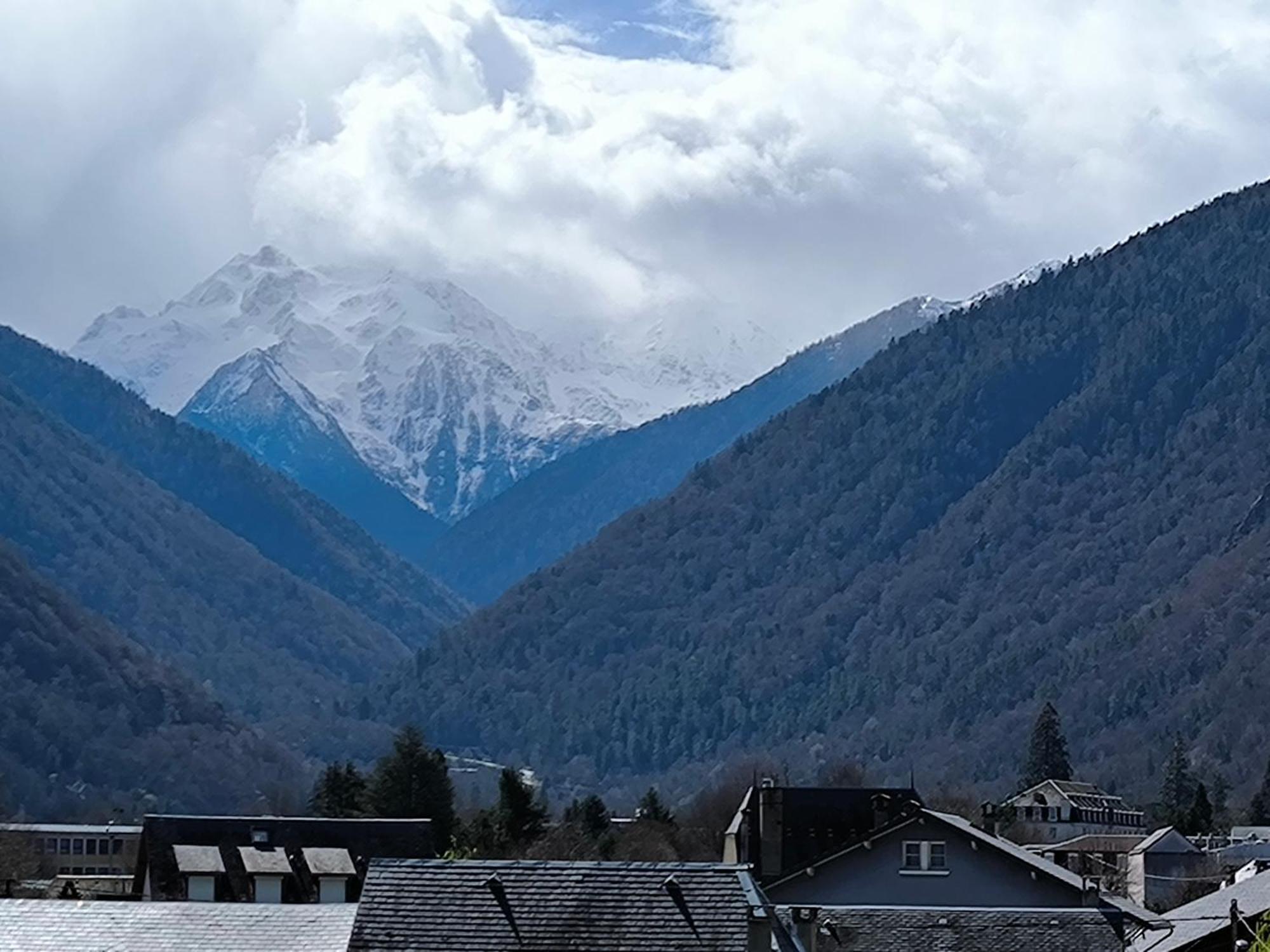 Appartement Vert Tendre Face A La Montagne Bagnères-de-Luchon Exteriör bild